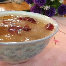 蔓越莓桃胶银耳羹的做法[图]