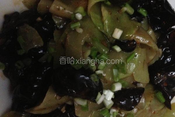 鱼香味莴苣炒木耳