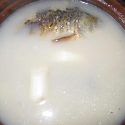 祛湿鲫鱼淮山汤的做法[图]