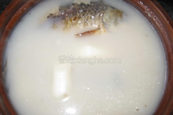 祛湿鲫鱼淮山汤