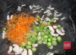 芦笋鲜菇面的做法图解2