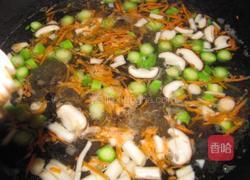 芦笋鲜菇面的做法图解3
