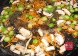 芦笋鲜菇面的做法图解4