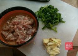 金针菇鱼丸肉片汤的做法图解2