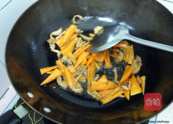 韭菜花香干炒肉的做法图解3