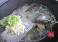 明太鱼豆芽汤的做法图解7