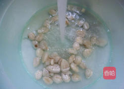 虾仁蒸目鱼蛋的做法图解2