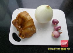 凉拌猪耳的做法图解1