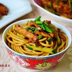 黄瓜肉丝拌面的做法[图]