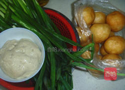 大蒜炒面筋的做法图解1