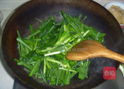 大蒜炒面筋的做法图解7