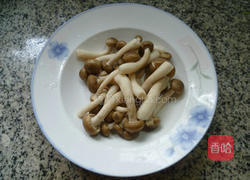 榨菜蟹味菇蛋花汤的做法图解1