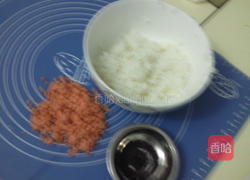 紫菜肉粒芝麻饭团的做法图解1