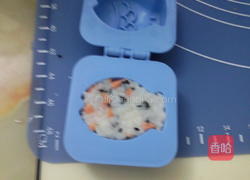 紫菜肉粒芝麻饭团的做法图解3