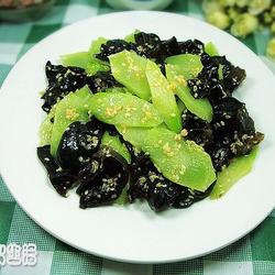 芝麻木耳炒青笋的做法[图]