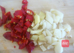 手撕包菜的做法图解2