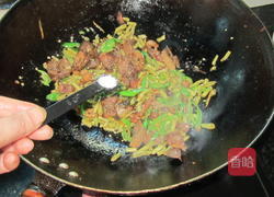 咸豆角炒鸭杂的做法图解11