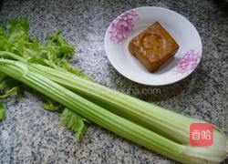香干炒西芹的做法图解1