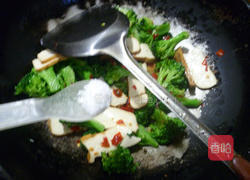 香干炒西兰花的做法图解5