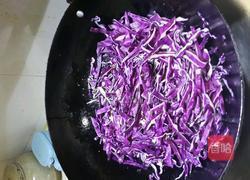 紫甘蓝炒肉丝的做法图解2