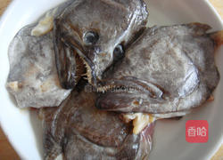 剁椒鸦片鱼头的做法图解1