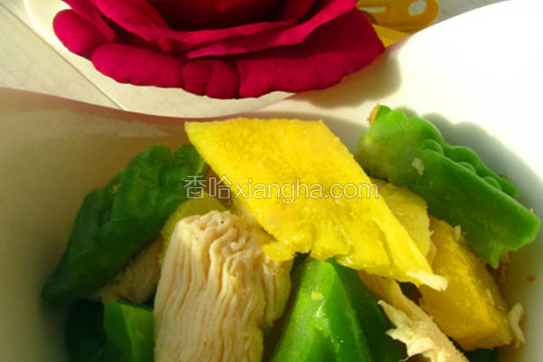 香菠凉瓜炒鸡片