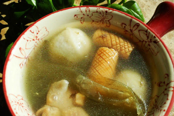 昆布土鸡鱿鱼煲