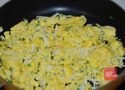 银鱼炒蛋的做法图解7