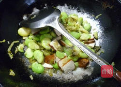 雪菜香干炒蚕豆的做法图解9