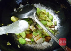 雪菜香干炒蚕豆的做法图解10