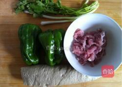 青椒肉丝炒水面筋的做法图解1