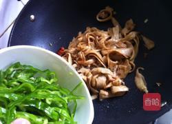 青椒肉丝炒水面筋的做法图解7