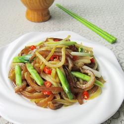 酸萝卜炒肉皮的做法[图]