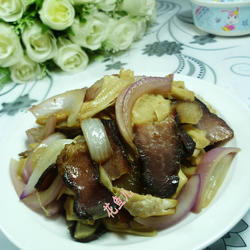 洋葱笋干炒酱肉的做法[图]