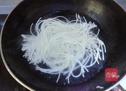 川味榨菜鸡丝凉面的做法图解1