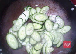 黄瓜炒肉的做法图解7