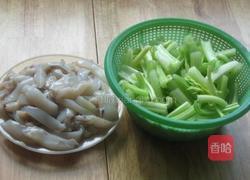 芹茱炒目鱼的做法图解1