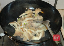 洋葱榨菜丝炒蘑菇的做法图解6