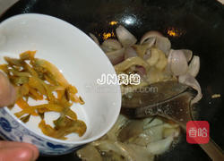 洋葱榨菜丝炒蘑菇的做法图解9