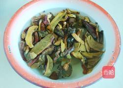 青椒炒牛肝菌的做法图解1