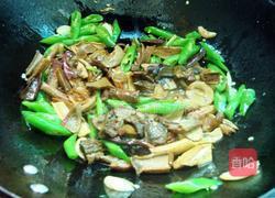 青椒炒牛肝菌的做法图解7
