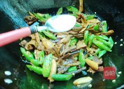 青椒炒牛肝菌的做法图解8