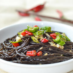 酸辣蕨根粉的做法[图]