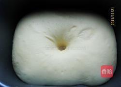 奶酥花环面包的做法图解1