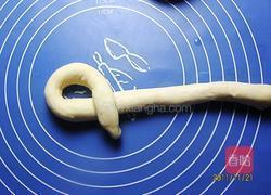 奶酥花环面包的做法图解5