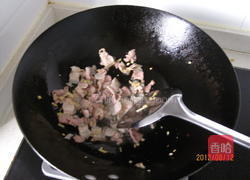 五花肉炒香干的做法图解2