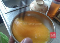 番茄炒蛋一菜两吃的做法图解2