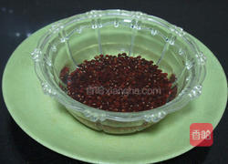 红豆猪尾汤的做法图解2