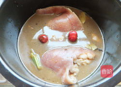 秘制卤肘子的做法图解10