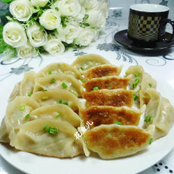 黄花菜猪肉馅锅贴的做法[图]